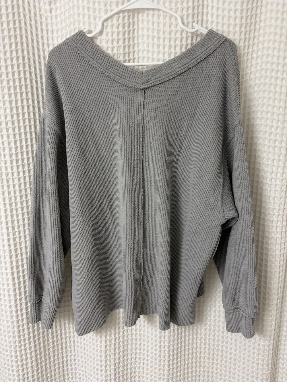 Aerie Wonder Textured Ribbed V-Neck Sweatshirt in Silver Shadow Small - Picture 6 of 6